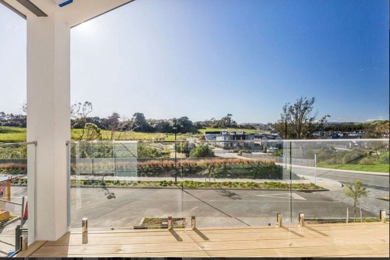 Photo of property in 7 Koreke Close, Kenepuru, Porirua, 5022