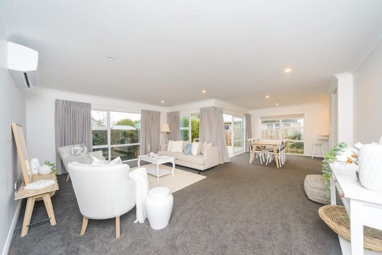 Photo of property in 2b Alton Place, Hokowhitu, Palmerston North, 4410