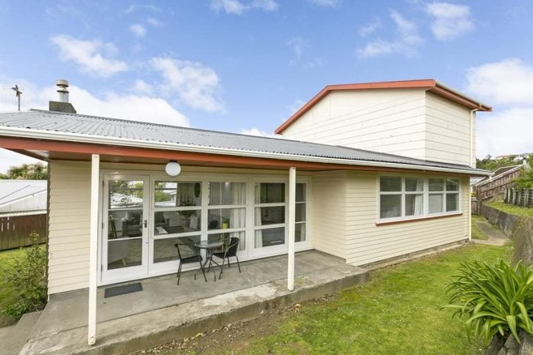 Photo of property in 19 Diane Grove, Paparangi, Wellington, 6037