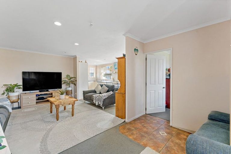 Photo of property in 13 Piriti Place, Weymouth, Auckland, 2103