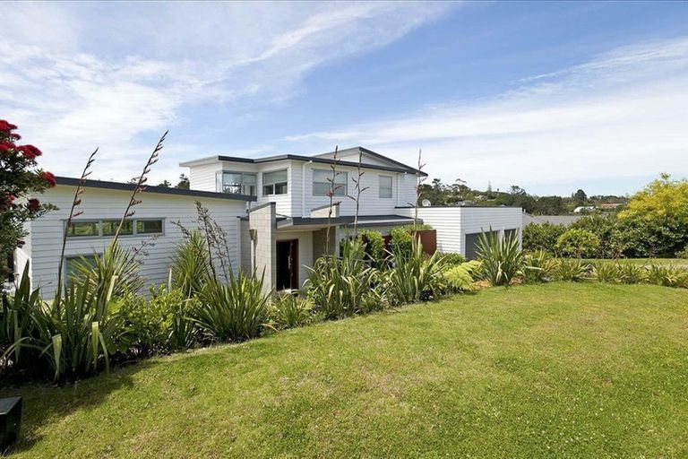 Photo of property in 7b Olwyn Place, Greenhithe, Auckland, 0632