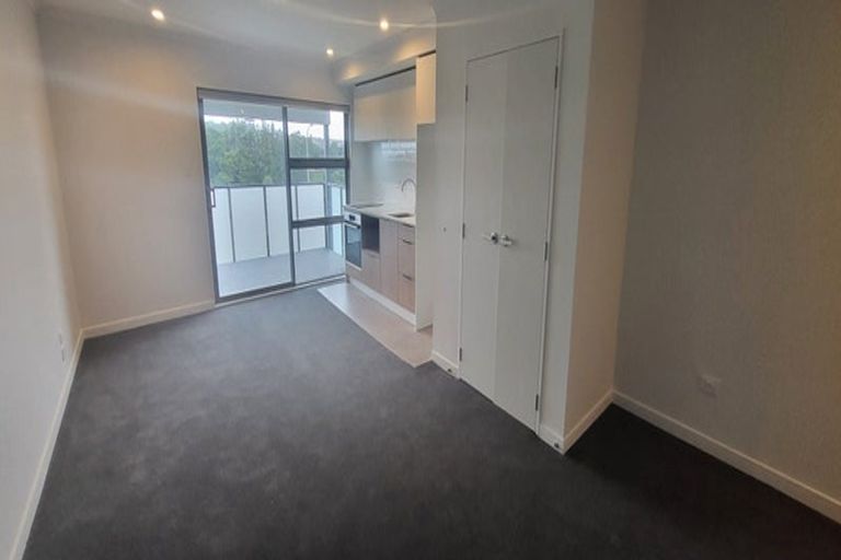 Photo of property in 303/28 Shortfin Place, Flat Bush, Auckland, 2019