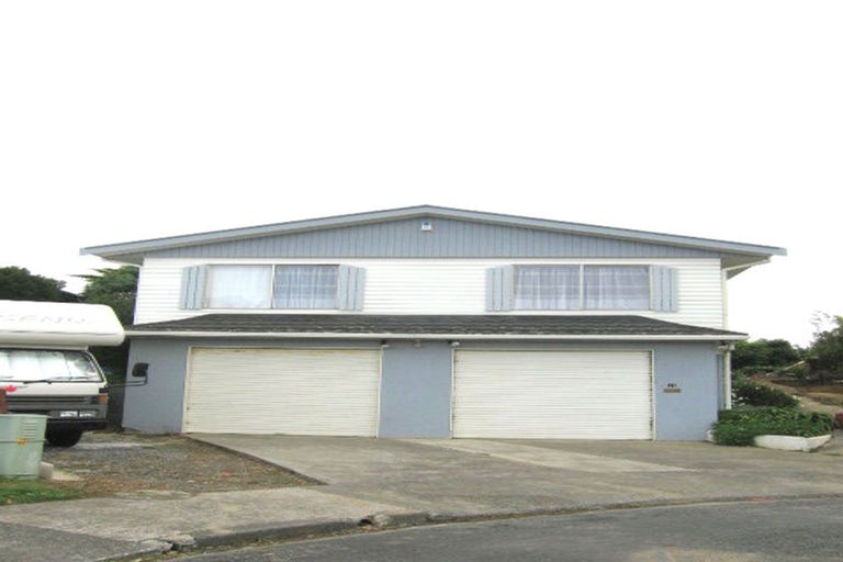 Photo of property in 14 Cheyne Walk, Newlands, Wellington, 6037