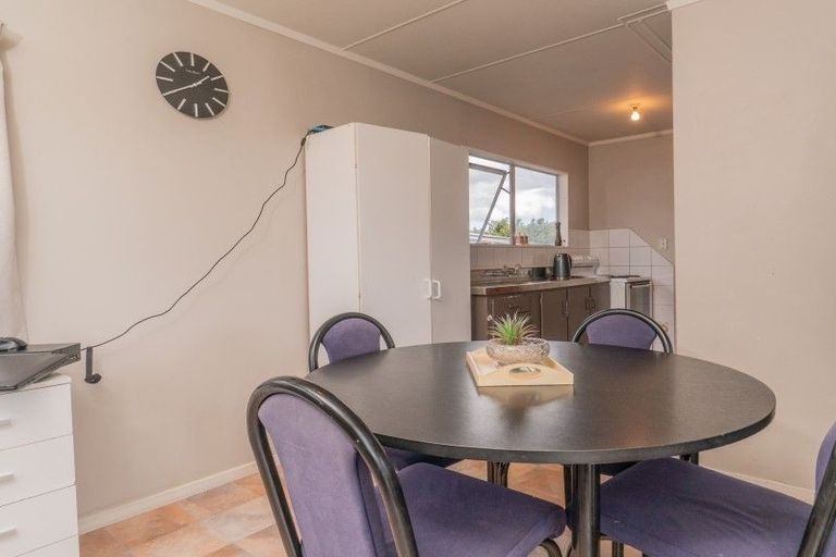 Photo of property in 12 Imperial Place, Henderson, Auckland, 0612