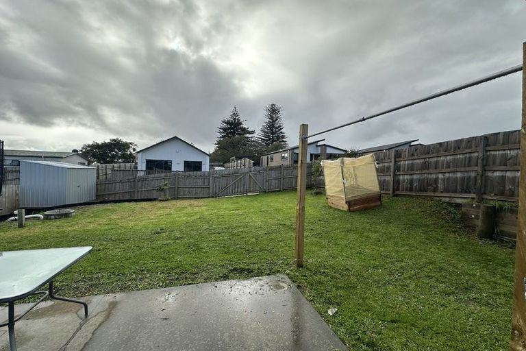 Photo of property in 16 Kawariki Road, Helensville, 0800