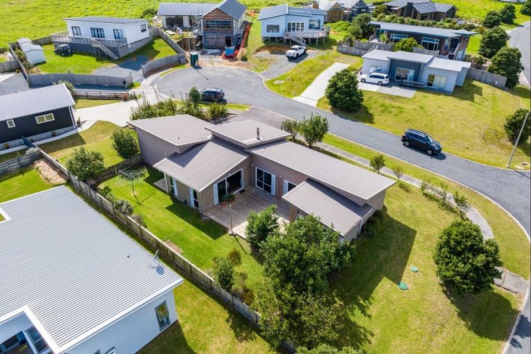 Photo of property in 1 Tua Tua Place, Baylys Beach, Dargaville, 0377