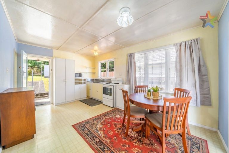 Photo of property in 72 Glen Road, Stokes Valley, Lower Hutt, 5019