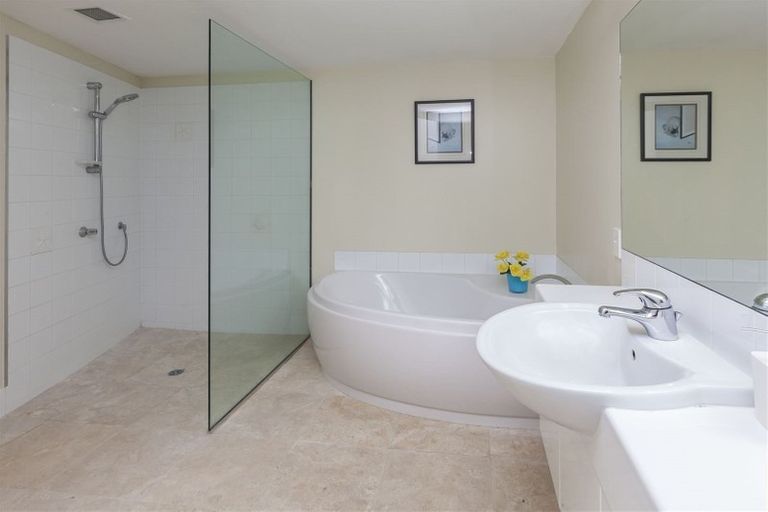 Photo of property in 1a Sherwood Lane, Cashmere, Christchurch, 8022