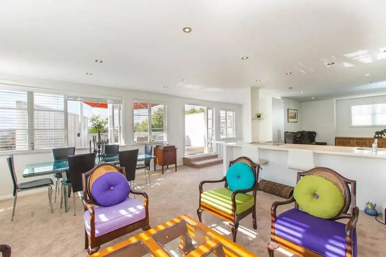 Photo of property in 132 Kohimarama Road, Kohimarama, Auckland, 1071