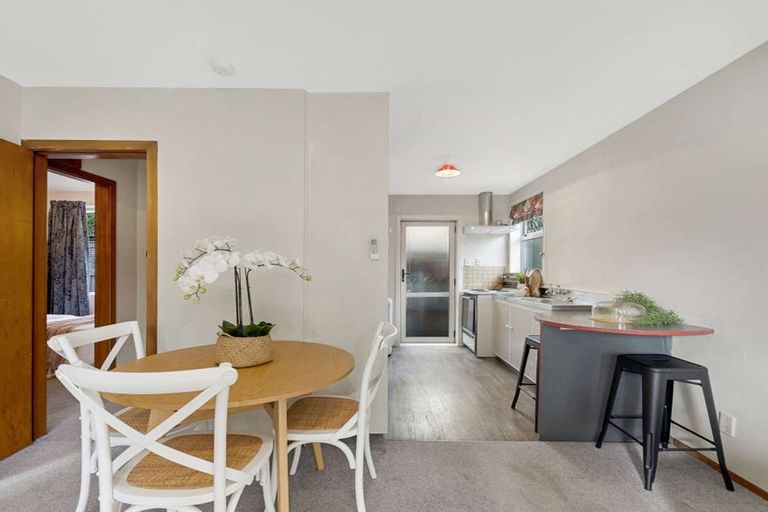 Photo of property in 2/43 Whitmore Street, Edgeware, Christchurch, 8013