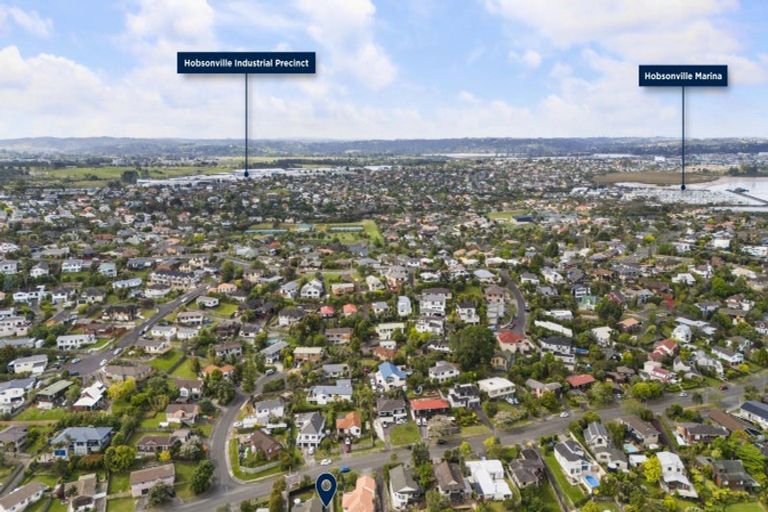Photo of property in 1/125 West Harbour Drive, West Harbour, Auckland, 0618