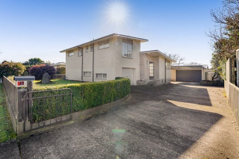 Photo of property in 6 Kowhai Street, Inglewood, 4330