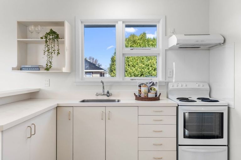 Photo of property in 53 Greendale Avenue, Avonhead, Christchurch, 8042