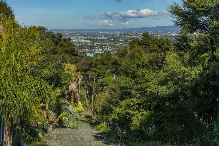Photo of property in 7 Trig Station Rise, Paremoremo, Auckland, 0632