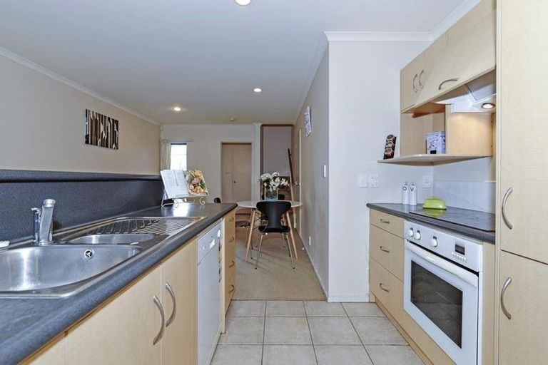 Photo of property in 3/4 Charlenne Close, Ranui, Auckland, 0612
