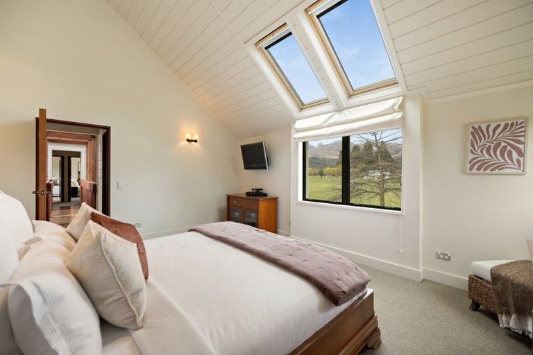 Photo of property in Millbrook Resort, 1 Malaghans Ridge, Arrowtown, 9371