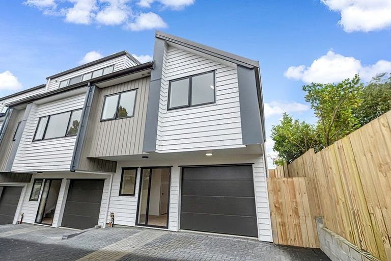 Photo of property in 7/163 Edmonton Road, Te Atatu South, Auckland, 0610