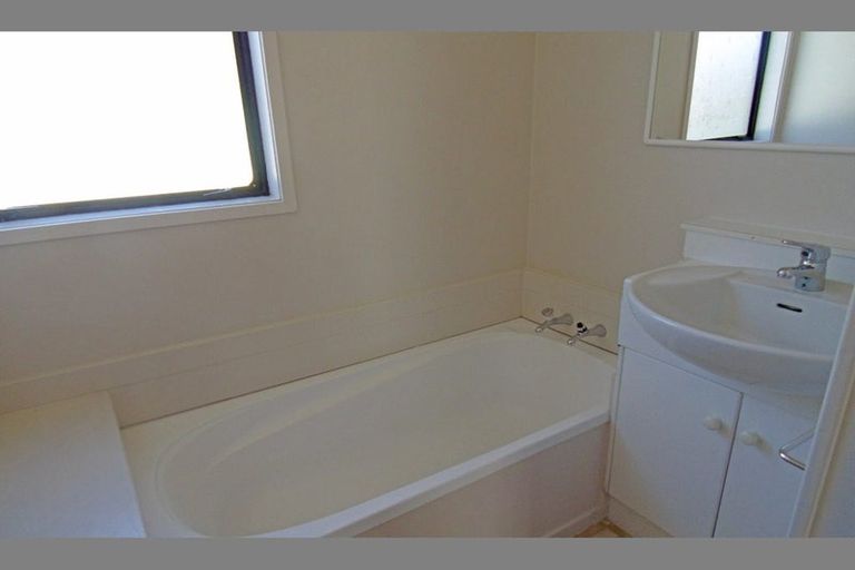 Photo of property in 8 Tyndrum Place, Highland Park, Auckland, 2010