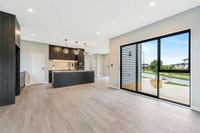 Photo of property in 18 Emerald Avenue, Rosehill, Papakura, 2113