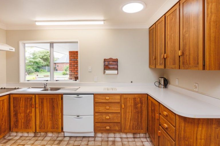 Photo of property in 12 Hind Place, Hokowhitu, Palmerston North, 4410