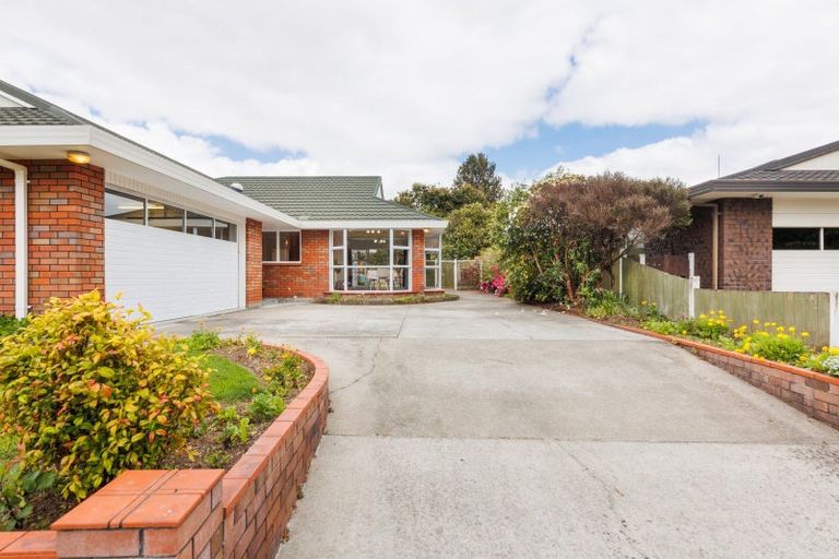 Photo of property in 12 Hind Place, Hokowhitu, Palmerston North, 4410