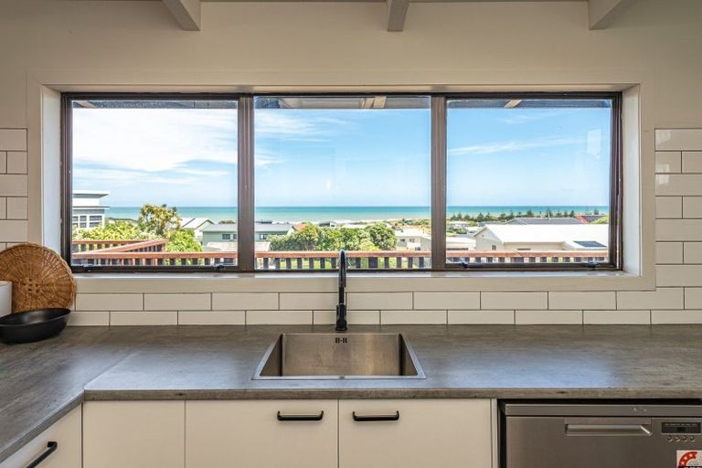 Photo of property in 14 Okiwa Terrace, Waiinu Beach, Whanganui, 4588