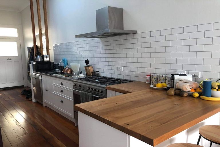 Photo of property in 20 Scarborough Terrace, Mount Victoria, Wellington, 6011