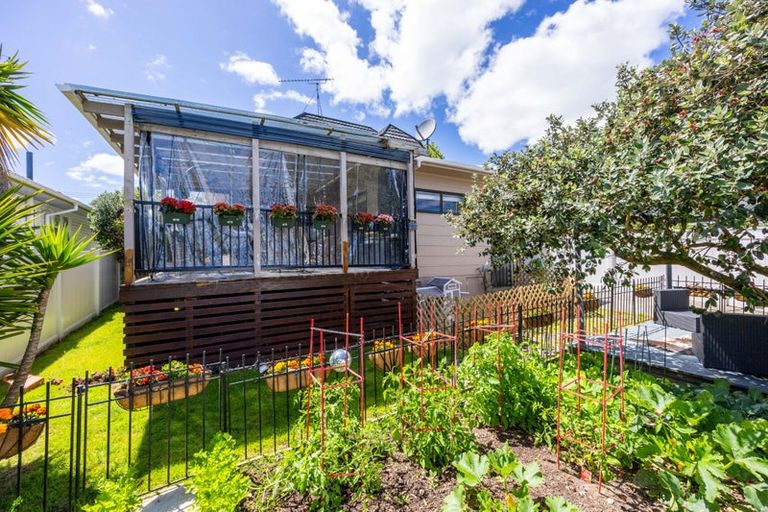 Photo of property in 2/84 Verbena Road, Birkdale, Auckland, 0626