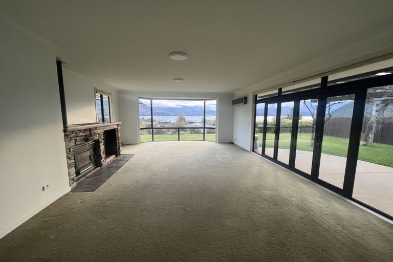 Photo of property in 3 Briar Bank Drive, Wanaka, 9305