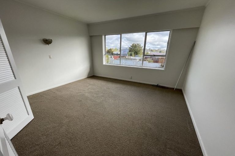 Photo of property in 10 Bodi Place, Te Atatu South, Auckland, 0610