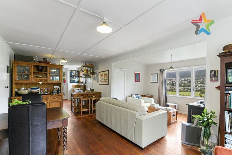 Photo of property in 48 Victory Avenue, Karori, Wellington, 6012