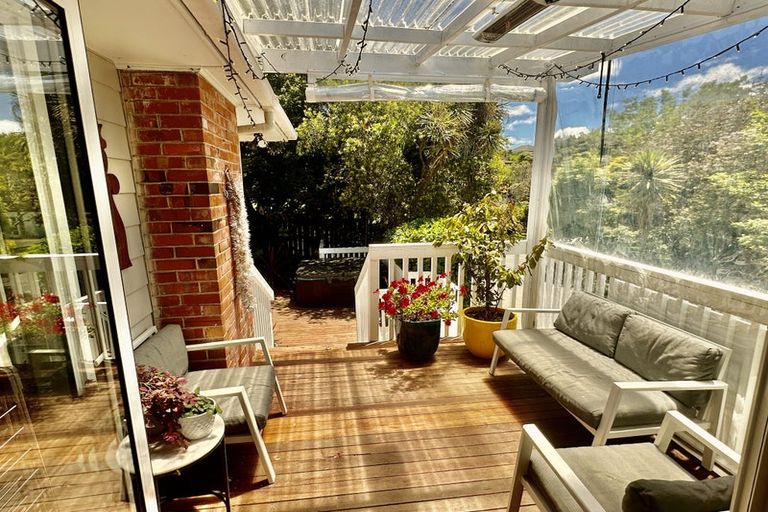 Photo of property in 1 Arahia Street, Northcote, Auckland, 0627