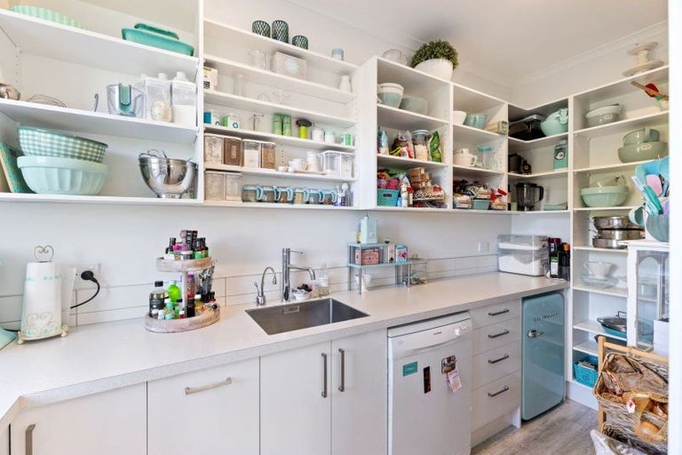 Photo of property in 51 Coutts Way, Fitzherbert, Palmerston North, 4410