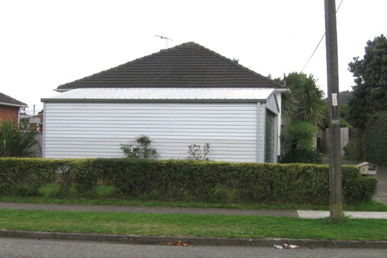 Photo of property in 2/3 Compton Crescent, Taita, Lower Hutt, 5011