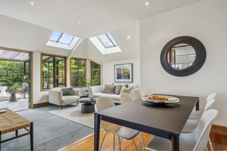 Photo of property in 12b Treasure Grove, Hataitai, Wellington, 6021