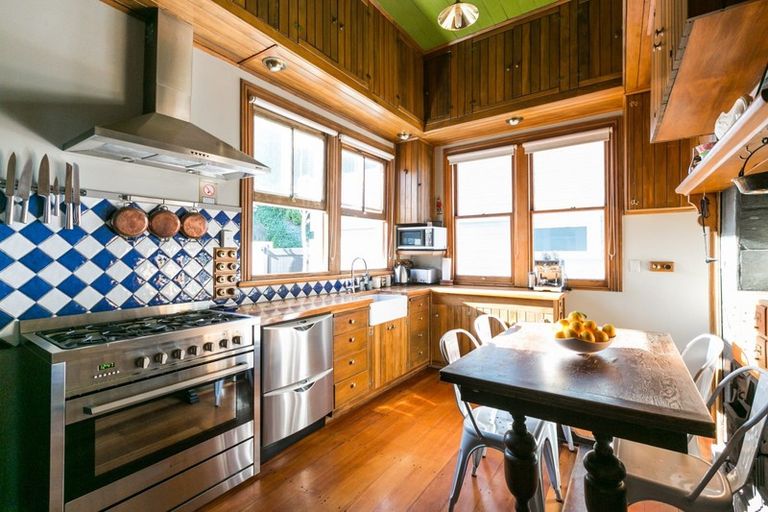 Photo of property in 2 Seaview Terrace, Bluff Hill, Napier, 4110