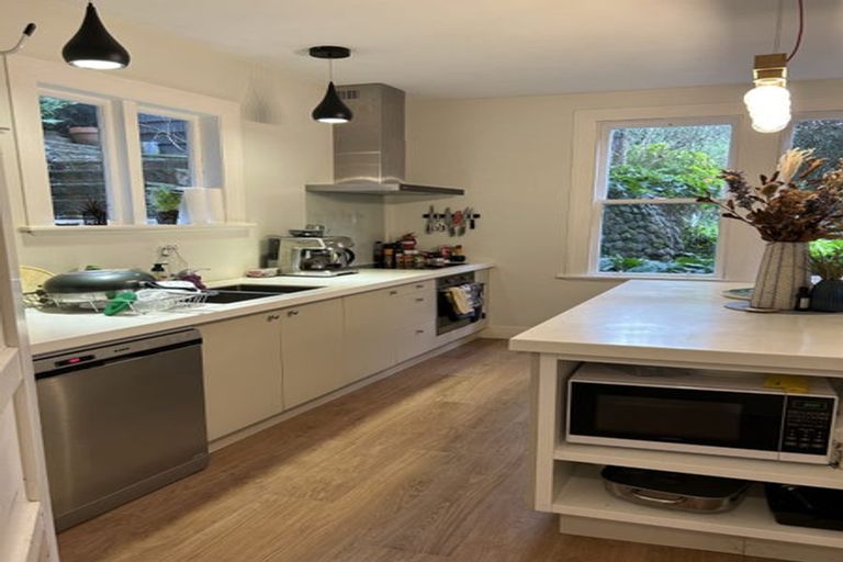 Photo of property in 10b Oriental Terrace, Mount Victoria, Wellington, 6011