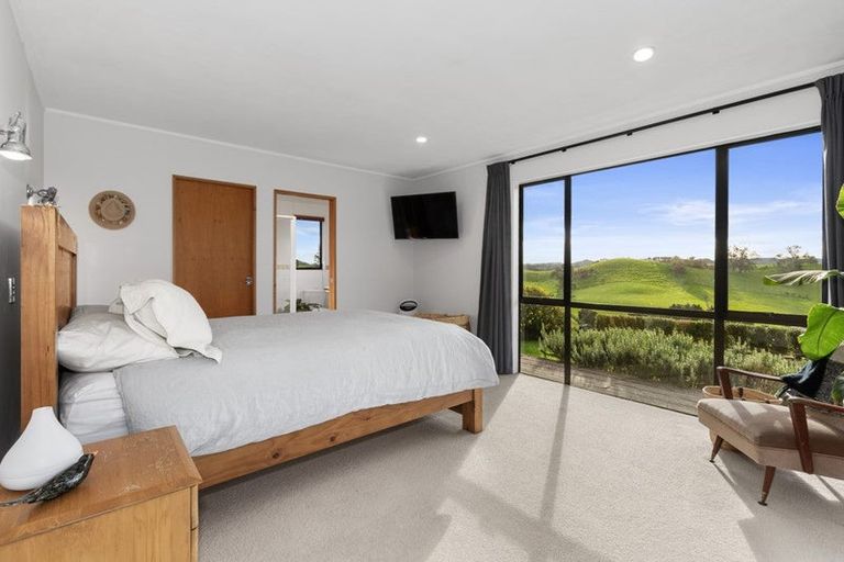 Photo of property in 18 Pataua Road North, Whareora, Whangarei, 0175