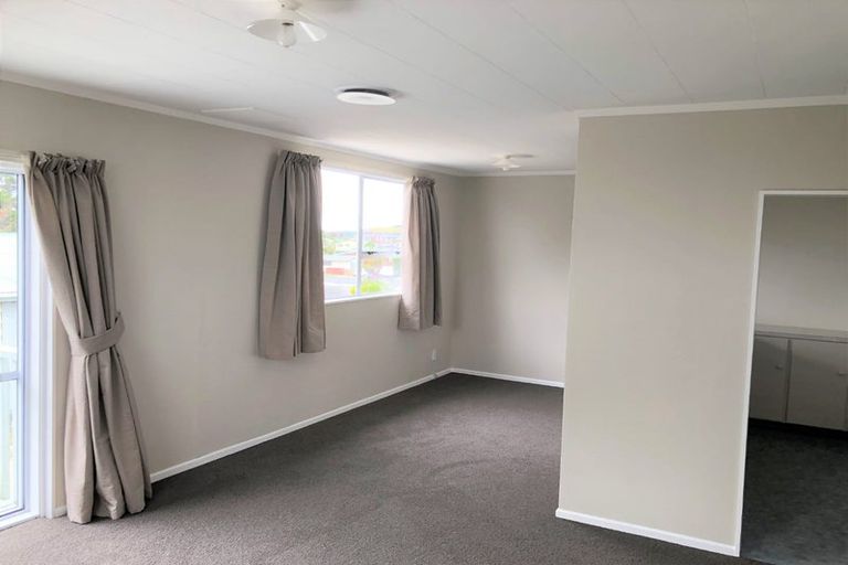 Photo of property in 2/47 Edgecombe Street, Newlands, Wellington, 6037