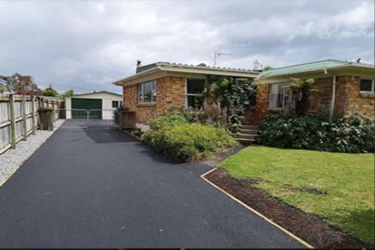 Photo of property in 11 Southsea Crescent, Silverdale, Hamilton, 3216