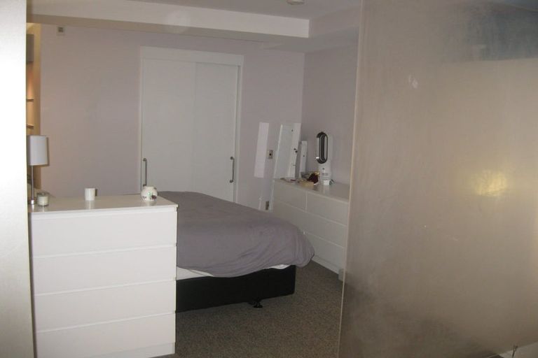 Photo of property in Gerondis Bldg Apartments, 407/60 Willis Street, Wellington Central, Wellington, 6011