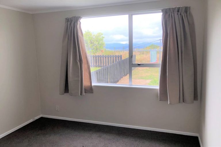 Photo of property in 2/47 Edgecombe Street, Newlands, Wellington, 6037