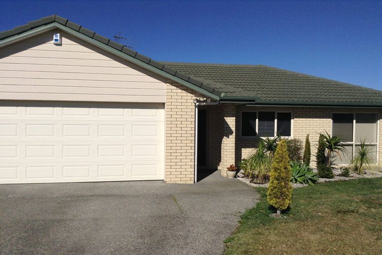 Photo of property in 30 Sandwick Drive, Weymouth, Auckland, 2103