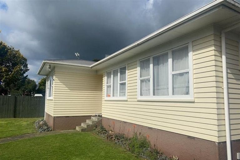 Photo of property in 76 Rosehill Drive, Rosehill, Papakura, 2113