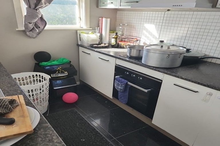 Photo of property in 21 Worcester Place, Cannons Creek, Porirua, 5024