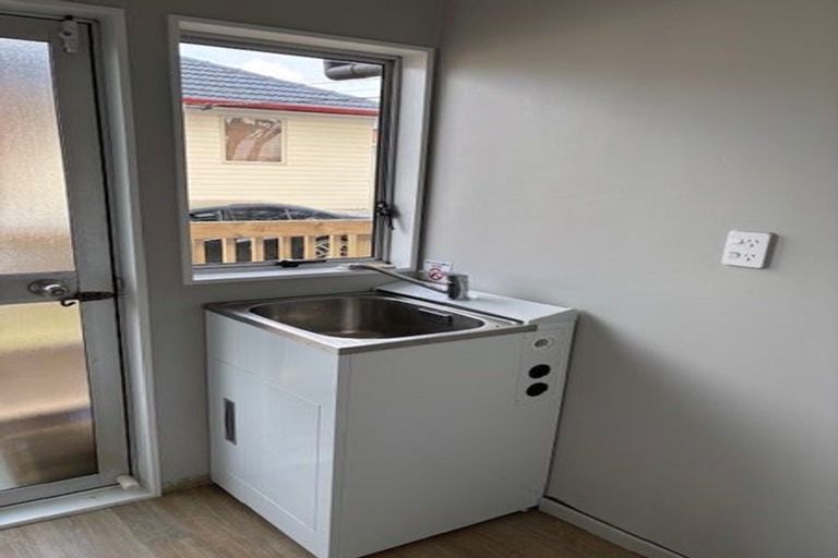 Photo of property in 8 Lynmore Drive, Hillpark, Auckland, 2102