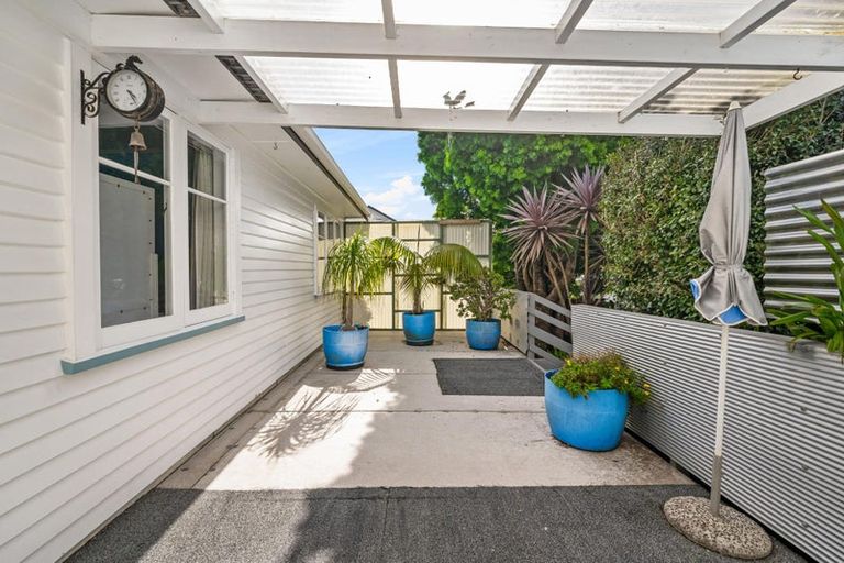 Photo of property in 25 Lowtherhurst Road, Massey, Auckland, 0614
