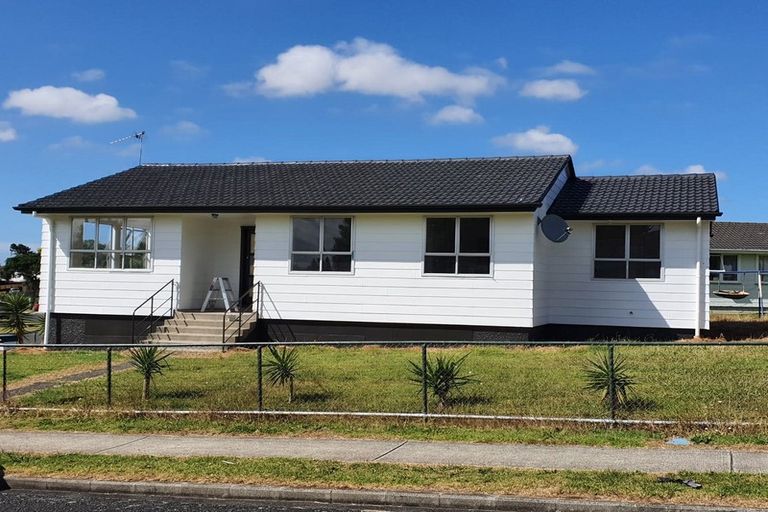 Photo of property in 2 Arnhem Place, Pukekohe, 2120