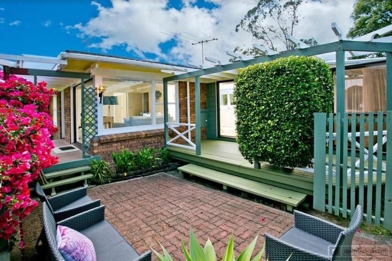 Photo of property in 1/53 Ayton Drive, Totara Vale, Auckland, 0629
