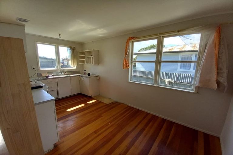 Photo of property in 1 Tairere Crescent, Rosehill, Papakura, 2113